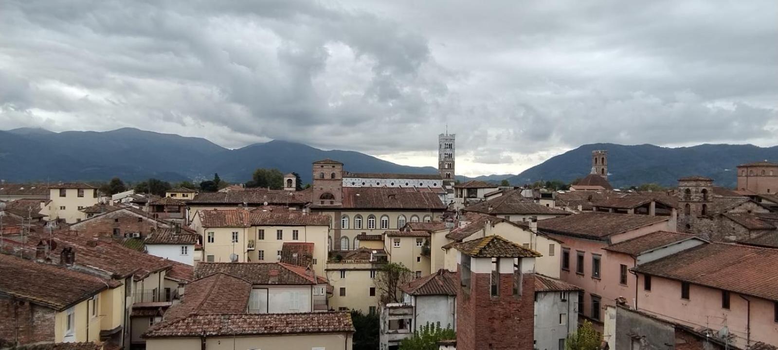 Appartamento Viale Puccini - Free Gated Parking - 3 Minutes From Center Лукка Екстер'єр фото